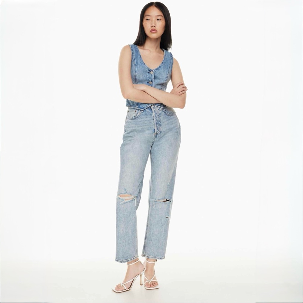 Aritzia Denim Forum Joni High Rise Loose Jeans Distressed 90s Fit